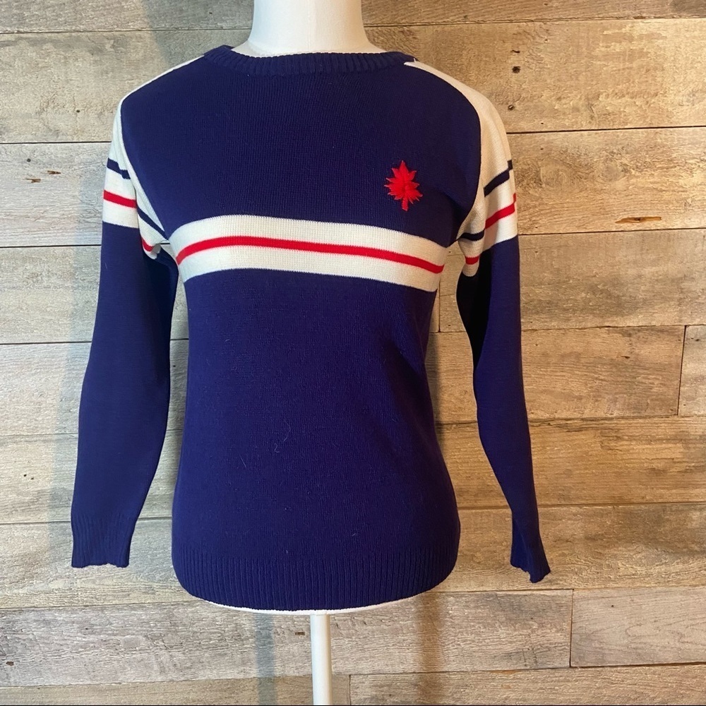 🇨🇦 Vintage Woodward's women's blue sweater in size x-small
